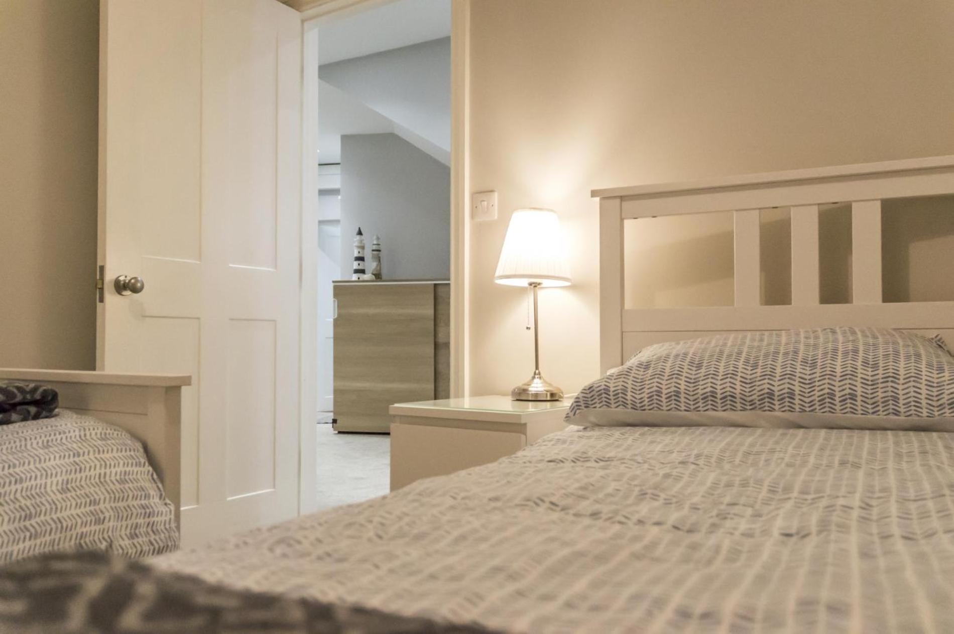 Sea Legs - 2 Bedroom Apartment - Tenby Exterior foto